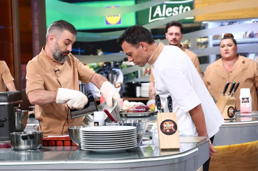 Chefi la cuțite, lider de audiență. Echipa lui Chef Richard, din nou victorioasă!  Urmează proba deserturilor fine gătite cu... mănuși de cuptor 19004908