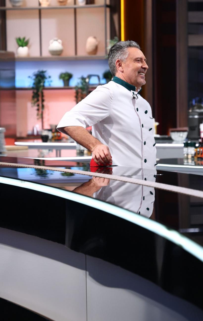 Chefi la cuțite, lider de audiență. Echipa lui Chef Richard, din nou victorioasă!  Urmează proba deserturilor fine gătite cu... mănuși de cuptor 19004910