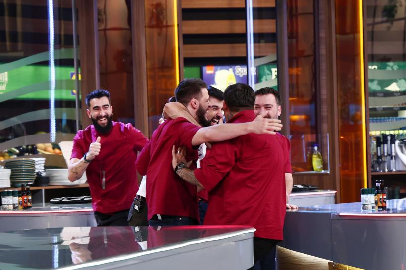 Chefi la cuțite, lider de audiență. Echipa lui Chef Richard, din nou victorioasă!  Urmează proba deserturilor fine gătite cu... mănuși de cuptor 19004913