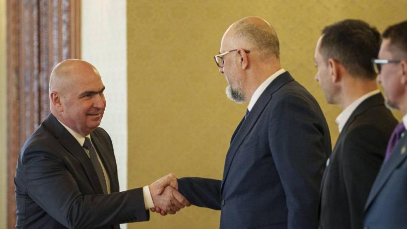 Planul B la Palatul Victoria: Bolojan și Kelemen Hunor caută voturile necesare pentru un Guvern de dreapta