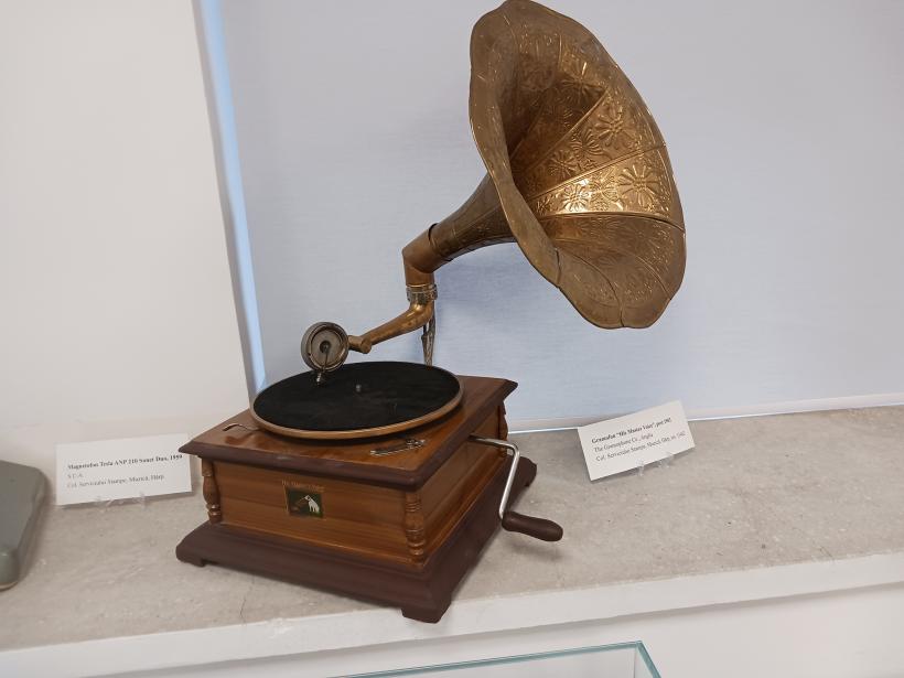 Se deschide lada cu comori a Bibliotecii Academiei Române 19004719