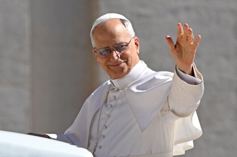 Papa Leon al XIV-lea revine la Vatican după pelerinajul istoric în Africa