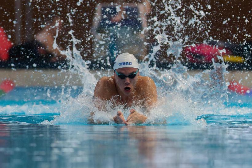 Regele bazinului: David Popovici, desemnat sportivul anului 2025 în natația românească