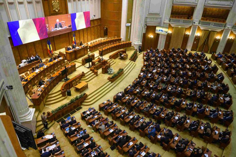 Partidele care îl susțin pe Bolojan, deficit de peste 2 milioane de voturi. Guvernul minoritar semiinterimar pregătește reforme ca și cum ar avea supermajoritate 19005492