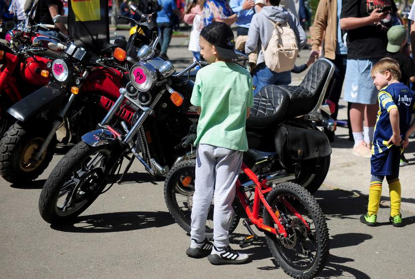 Imagini spectaculoase de la Retro Parada Primăverii 2026: mașini rare și povești fascinante din ultimul secol 19005599