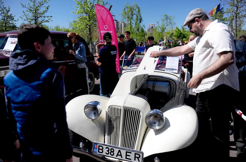 Imagini spectaculoase de la Retro Parada Primăverii 2026: mașini rare și povești fascinante din ultimul secol 19005600