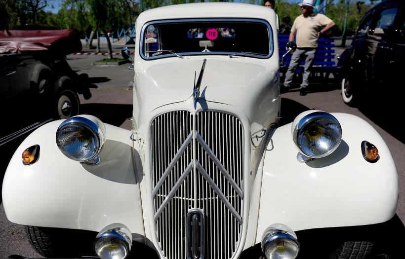 Imagini spectaculoase de la Retro Parada Primăverii 2026: mașini rare și povești fascinante din ultimul secol 19005608