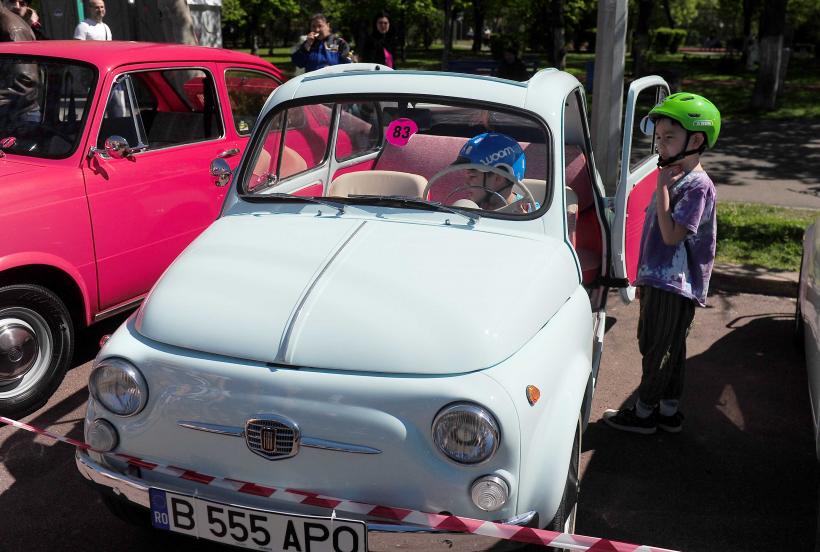Imagini spectaculoase de la Retro Parada Primăverii 2026: mașini rare și povești fascinante din ultimul secol 19005609