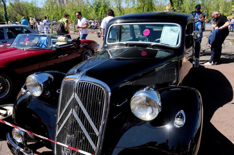 Imagini spectaculoase de la Retro Parada Primăverii 2026: mașini rare și povești fascinante din ultimul secol 19005610