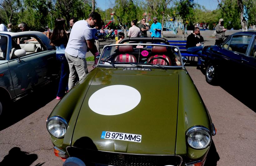 Imagini spectaculoase de la Retro Parada Primăverii 2026: mașini rare și povești fascinante din ultimul secol 19005615