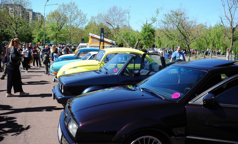Imagini spectaculoase de la Retro Parada Primăverii 2026: mașini rare și povești fascinante din ultimul secol 19005620