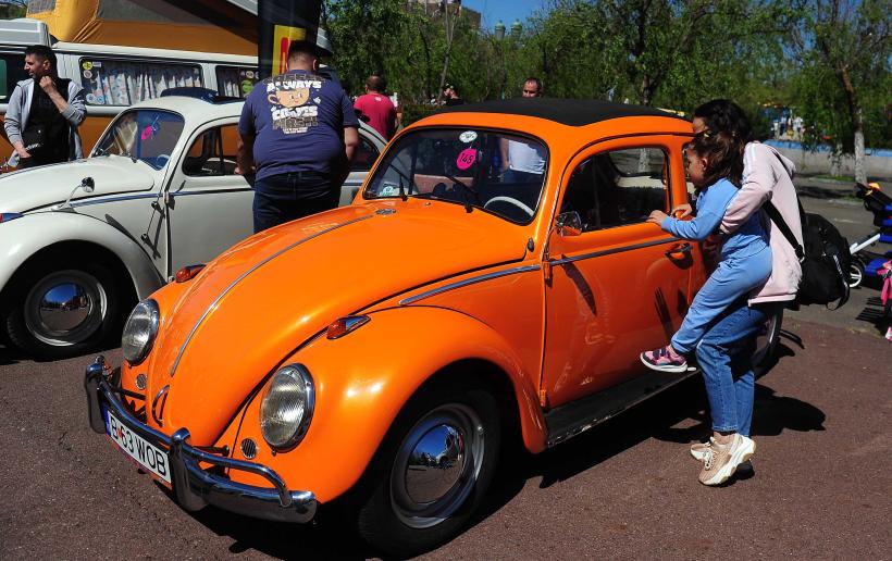 Imagini spectaculoase de la Retro Parada Primăverii 2026: mașini rare și povești fascinante din ultimul secol 19005624