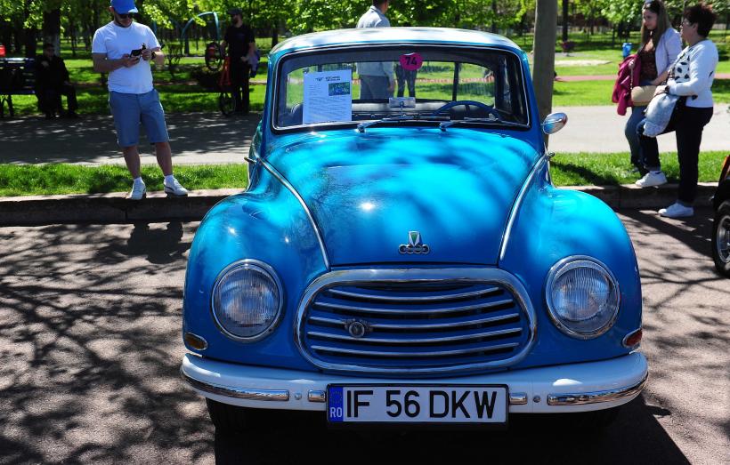 Imagini spectaculoase de la Retro Parada Primăverii 2026: mașini rare și povești fascinante din ultimul secol 19005626