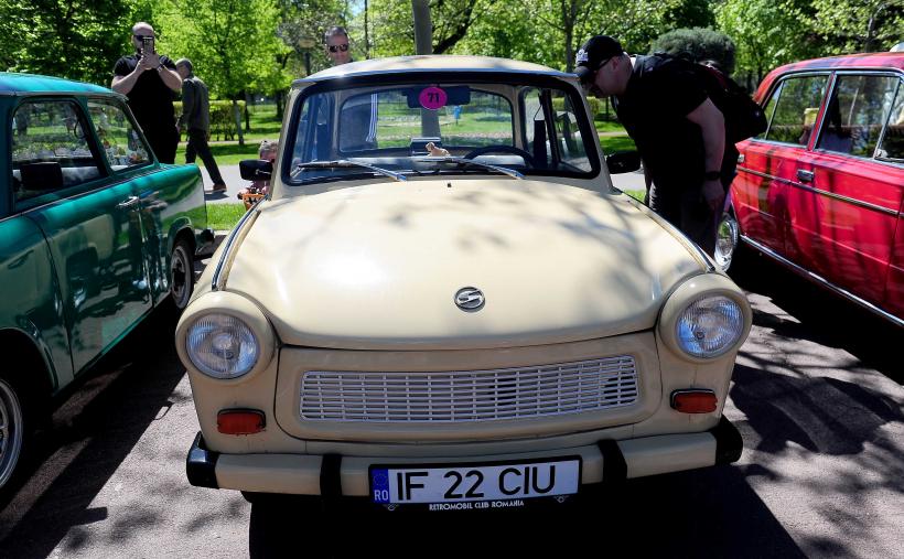 Imagini spectaculoase de la Retro Parada Primăverii 2026: mașini rare și povești fascinante din ultimul secol 19005629