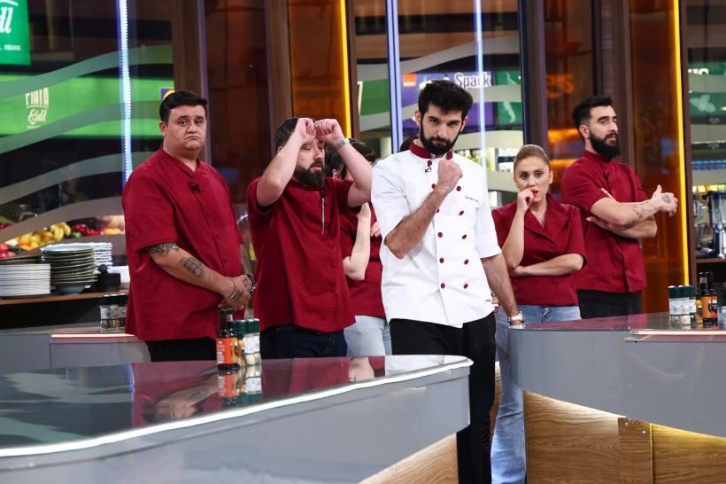 Chefi la cuțite, lider de audiență. Echipele gri și bordo, la egalitate ieri seară.  Conflict puternic al juraților, diseară. Chef Sautner: ”Nu permit nimănui să vorbească așa!” 19005802