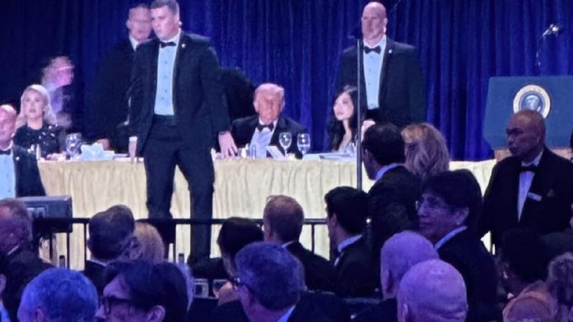 Incidentul de la cina corespondenților de la Casa Albă provoacă val de conspirații și reacții online 19005768