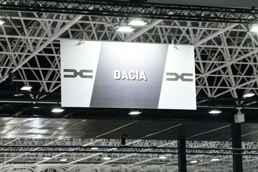 Piața auto din România, în cădere liberă: Dacia acuză criza politică și blocajul Rabla