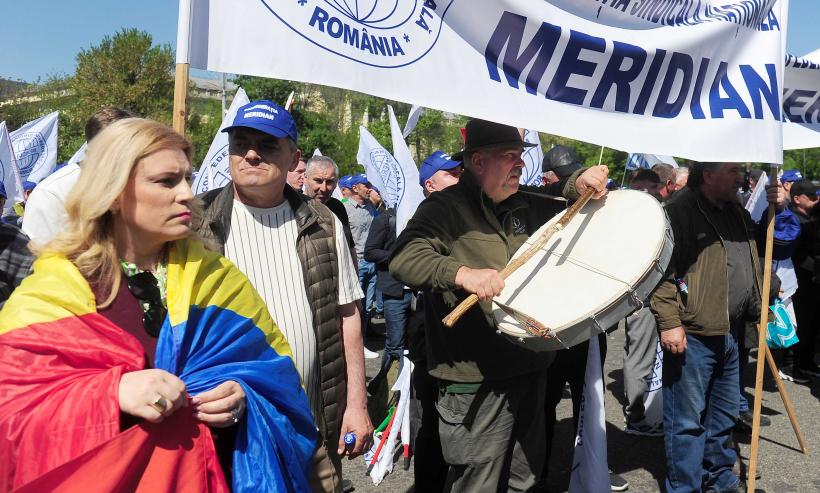 Strigătul disperării în fața Palatului Victoria: Mii de membri ai Confederației Meridian cer dreptate în stradă 19005858