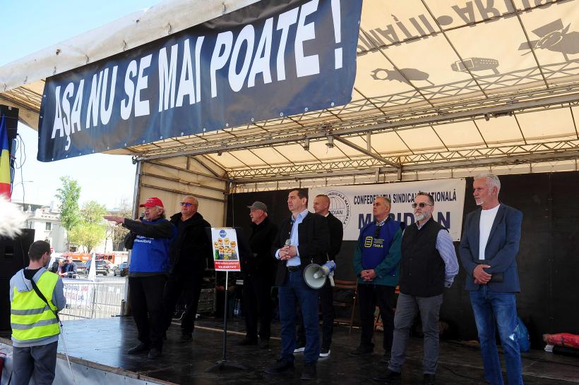 Strigătul disperării în fața Palatului Victoria: Mii de membri ai Confederației Meridian cer dreptate în stradă 19005860