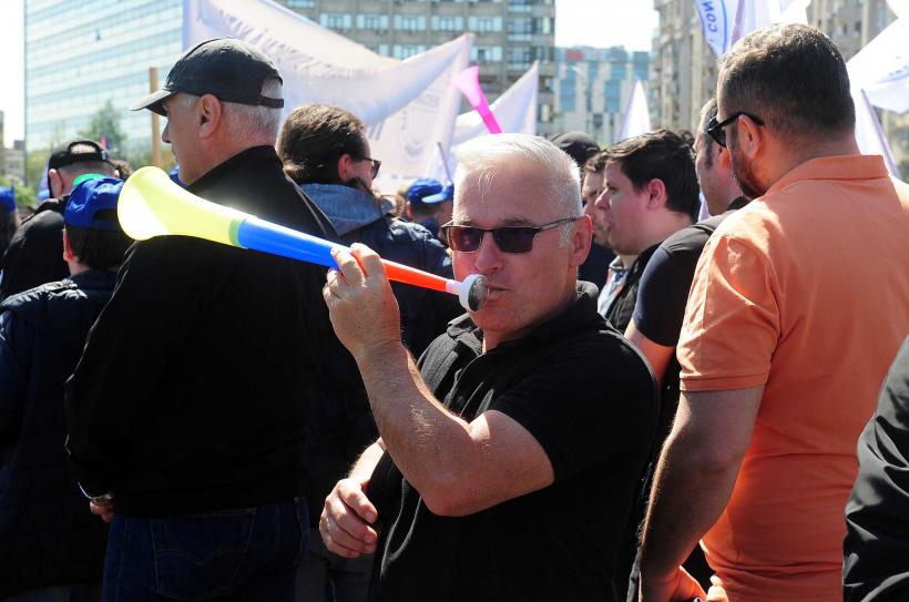 Strigătul disperării în fața Palatului Victoria: Mii de membri ai Confederației Meridian cer dreptate în stradă 19005865