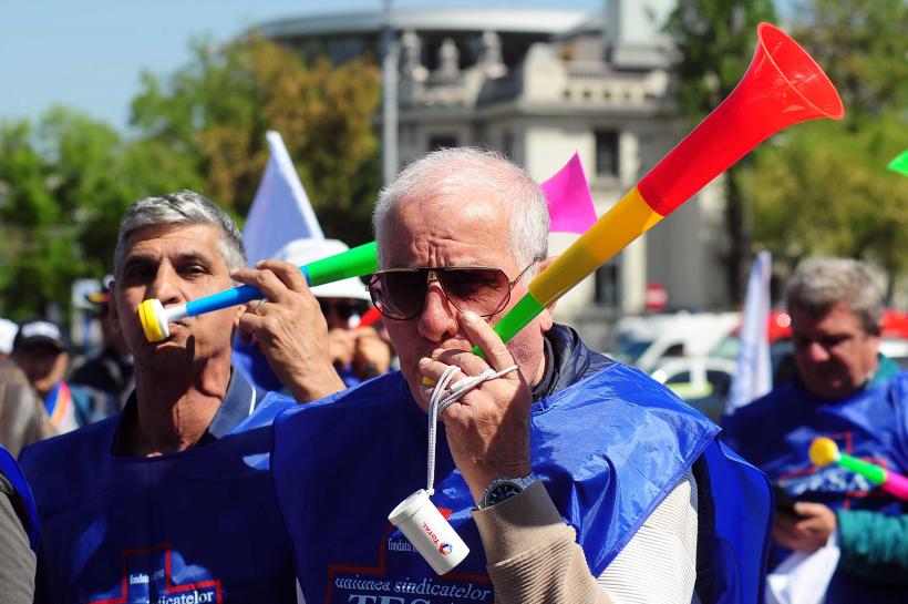 Strigătul disperării în fața Palatului Victoria: Mii de membri ai Confederației Meridian cer dreptate în stradă 19005867