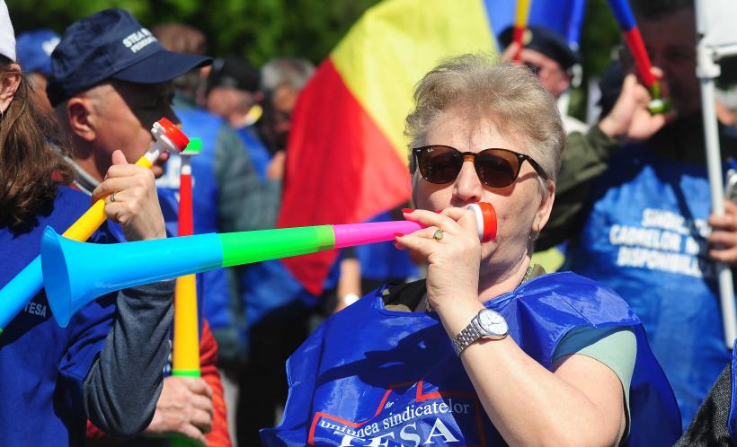 Strigătul disperării în fața Palatului Victoria: Mii de membri ai Confederației Meridian cer dreptate în stradă 19005868