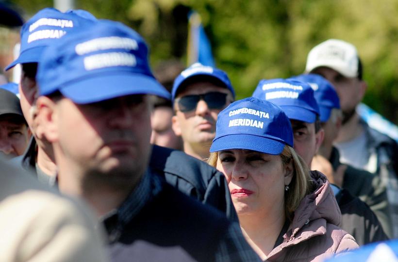 Strigătul disperării în fața Palatului Victoria: Mii de membri ai Confederației Meridian cer dreptate în stradă 19005869