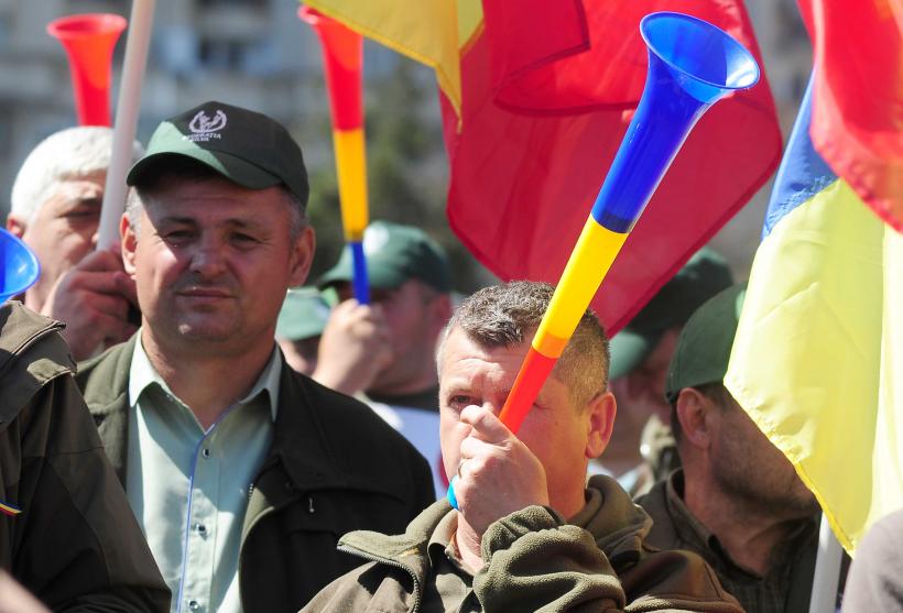 Strigătul disperării în fața Palatului Victoria: Mii de membri ai Confederației Meridian cer dreptate în stradă 19005873