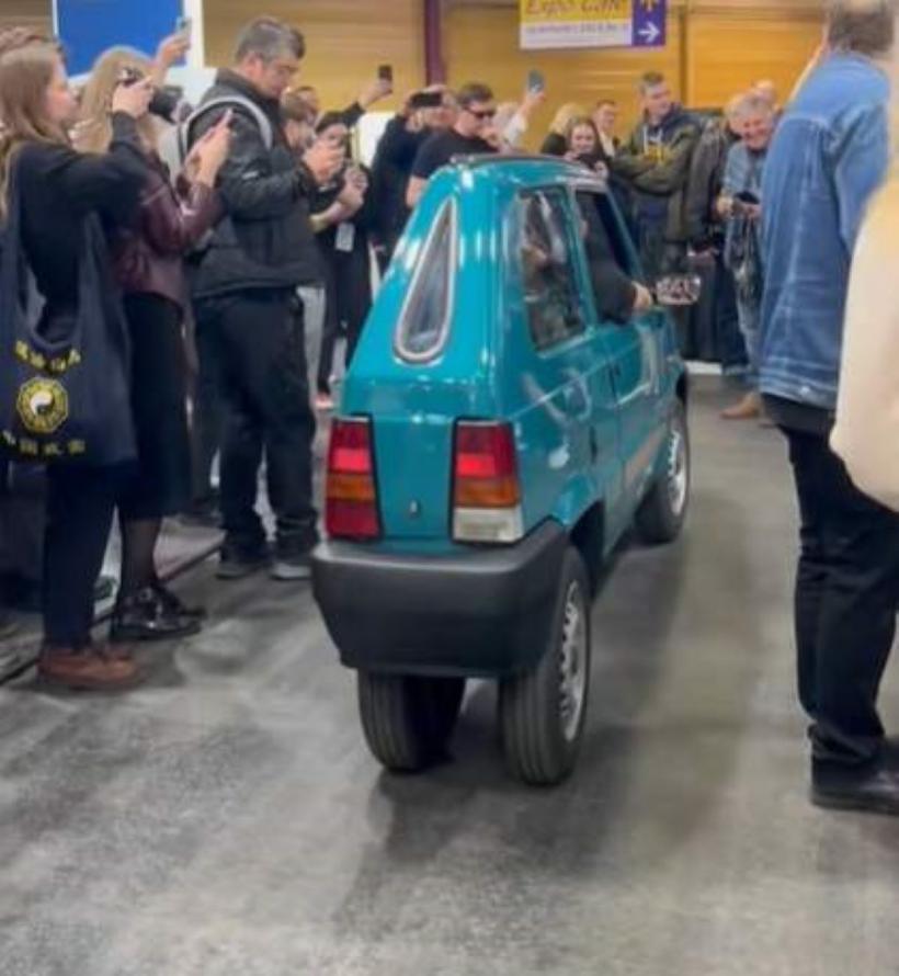 Cum arată cea mai mică mașină din lume?  Povestea autovehiculului de 50 cm care a cucerit internetul