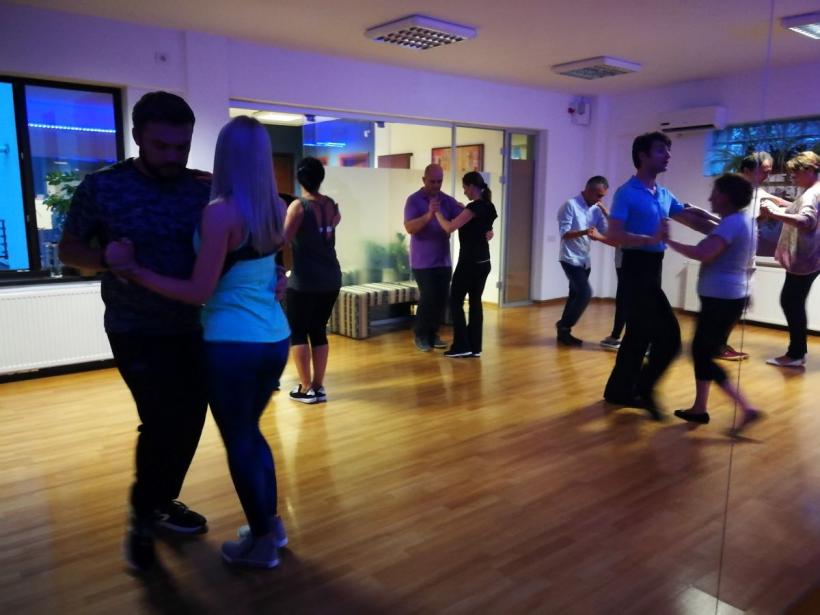 Dansul mirilor – coregrafie de dansul mirilor, un vals vienez modern sau clasic pentru un moment perfect  