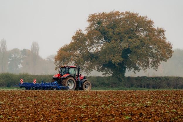 Investiții dezastruoase. Cum au fost cheltuiți 4,8 milioane de lei pentru un pod care a blocat agricultorii din Arad