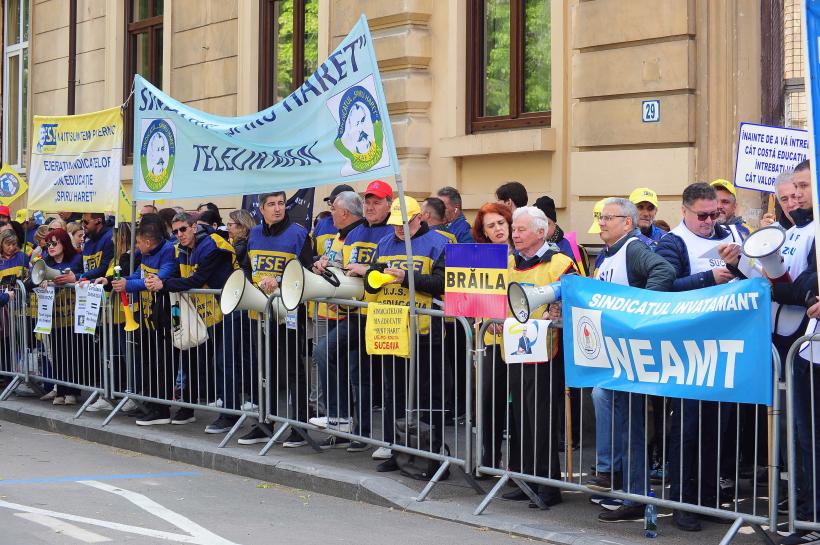 Sindicaliștii furioși pichetează Ministerul Educației: Protest împotriva reduceri cheltuielilor de personal din 2026!