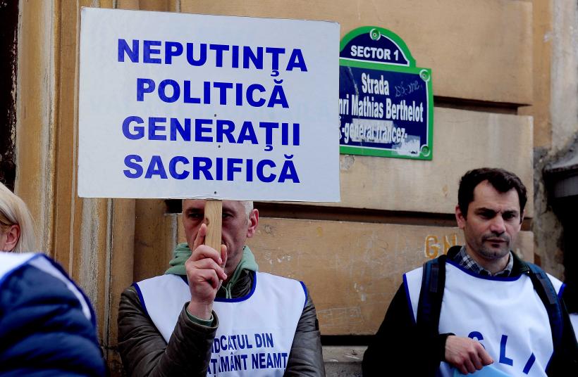 Sindicaliștii furioși pichetează Ministerul Educației: Protest împotriva reduceri cheltuielilor de personal din 2026! 19006082