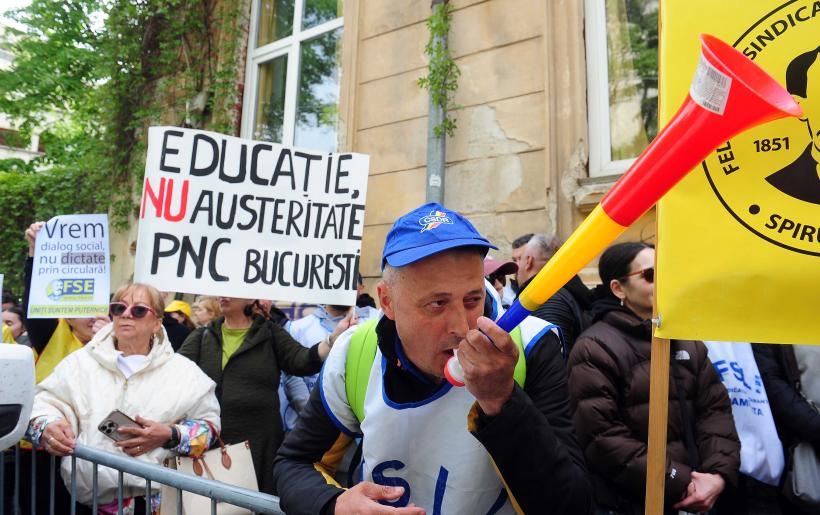 Sindicaliștii furioși pichetează Ministerul Educației: Protest împotriva reduceri cheltuielilor de personal din 2026! 19006085