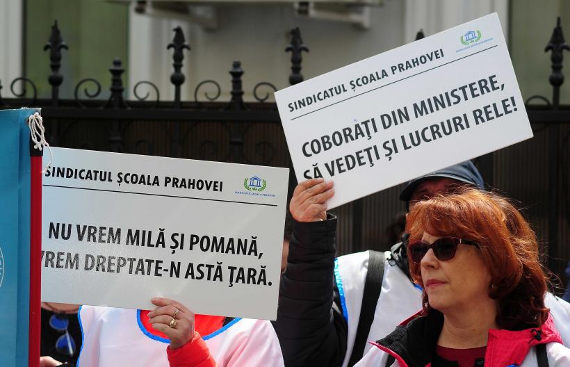 Sindicaliștii furioși pichetează Ministerul Educației: Protest împotriva reduceri cheltuielilor de personal din 2026! 19006092
