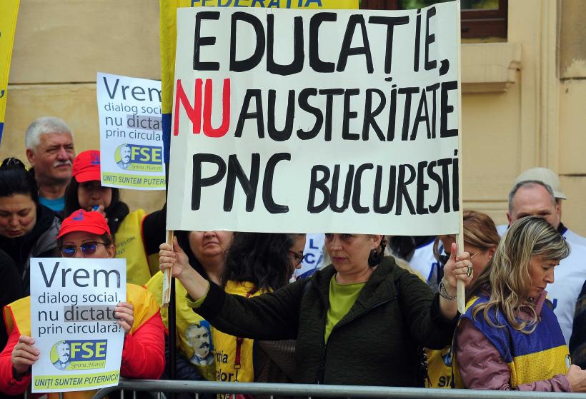 Sindicaliștii furioși pichetează Ministerul Educației: Protest împotriva reduceri cheltuielilor de personal din 2026! 19006094
