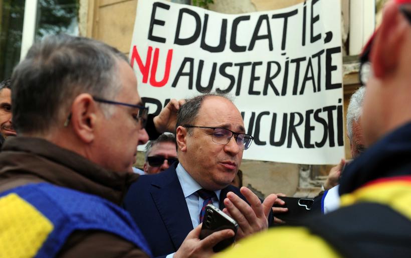 Sindicaliștii furioși pichetează Ministerul Educației: Protest împotriva reduceri cheltuielilor de personal din 2026! 19006097