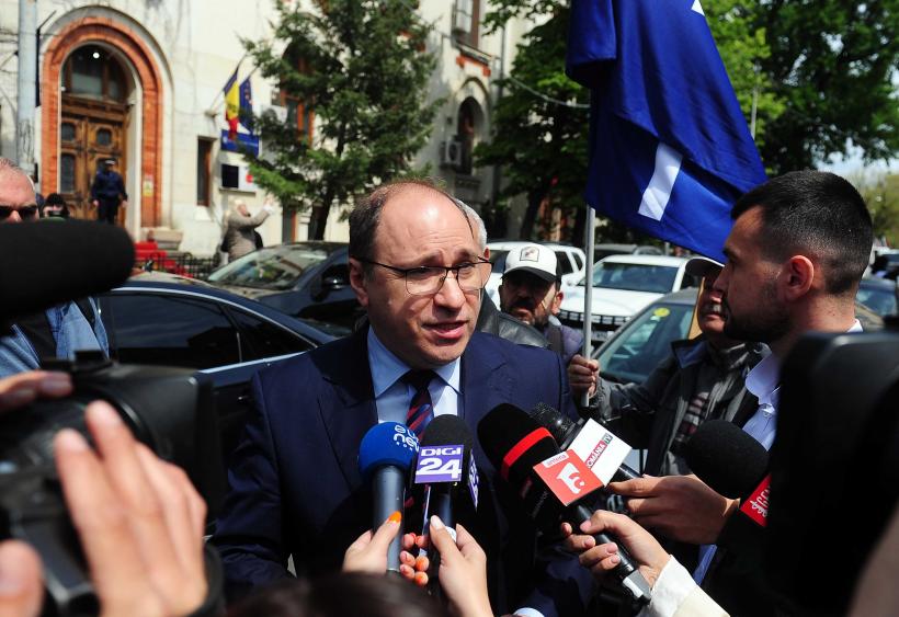 Sindicaliștii furioși pichetează Ministerul Educației: Protest împotriva reduceri cheltuielilor de personal din 2026! 19006098