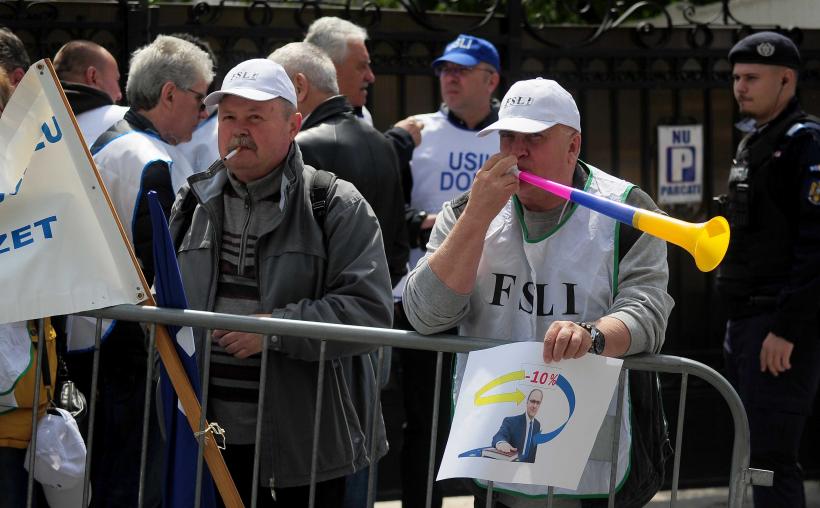 Sindicaliștii furioși pichetează Ministerul Educației: Protest împotriva reduceri cheltuielilor de personal din 2026! 19006099