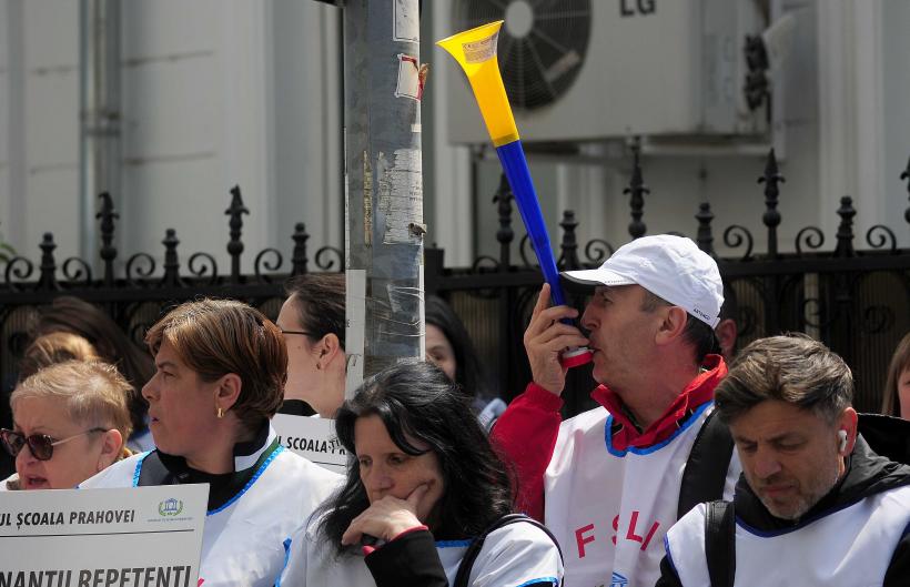 Sindicaliștii furioși pichetează Ministerul Educației: Protest împotriva reduceri cheltuielilor de personal din 2026! 19006101