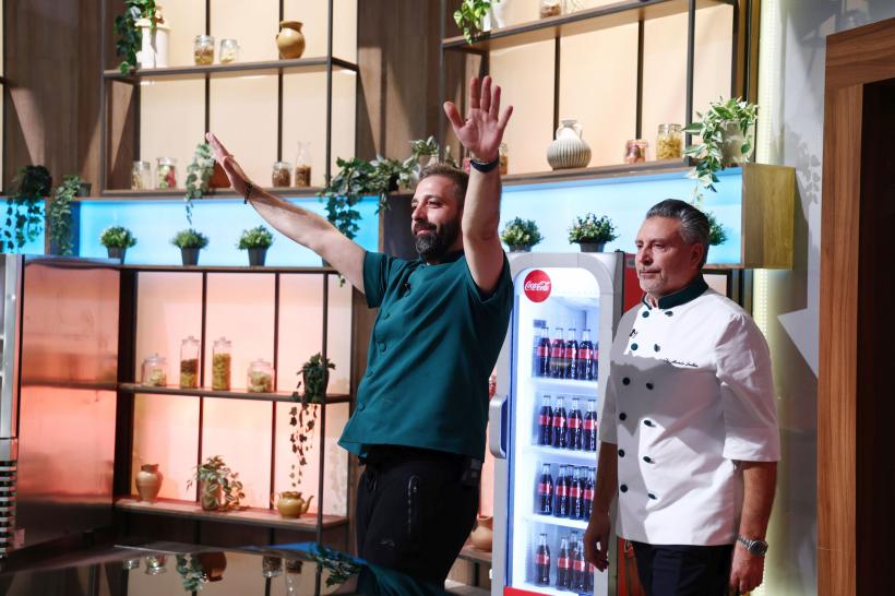 Record de audiență pentru acest sezon cu ediția Chefi la cuțite de ieri. Echipa bordo, victorioasă aseară. Raluca Bădulescu vine diseară în bucătăria show-ului culinar 19006020