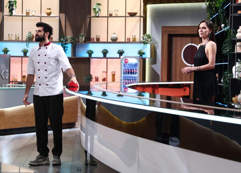 Record de audiență pentru acest sezon cu ediția Chefi la cuțite de ieri. Echipa bordo, victorioasă aseară. Raluca Bădulescu vine diseară în bucătăria show-ului culinar 19006025