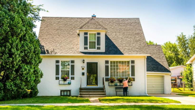 Tot mai mulți români își vând casa. Ce trebuie să știi înainte să faci acest pas