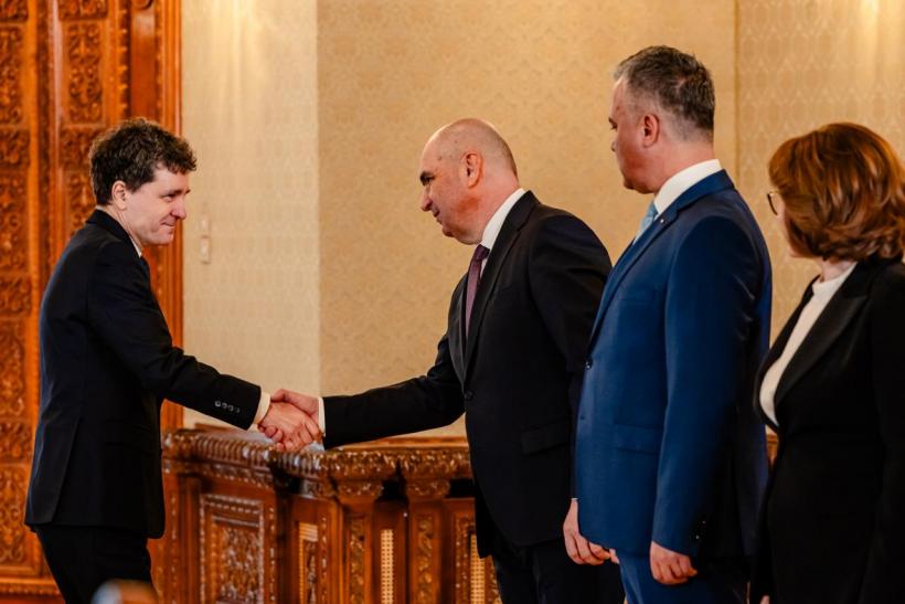 România, la un pas de dezastru economic? Analist financiar: „România poate repeta greșelile Greciei”. Ce urmează după moțiunea de cenzură