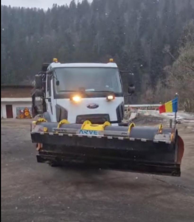 Ninge în România! Utilajele de deszăpezire, scoase pe traseu
