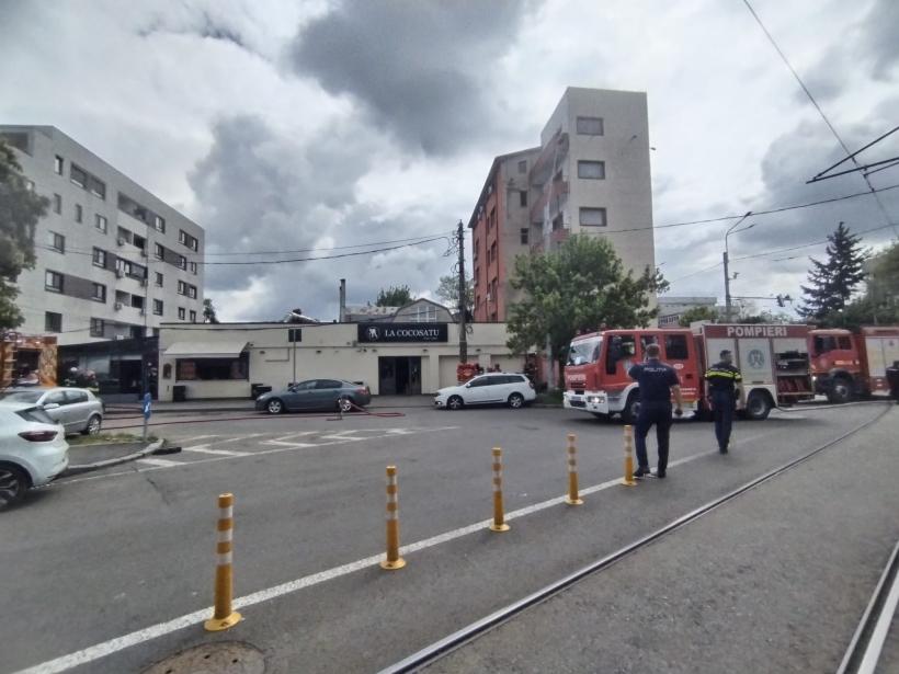 Incendiu la celebrul restaurant „La Cocoșatu'” din București. 20 de persoane au fost evacuate