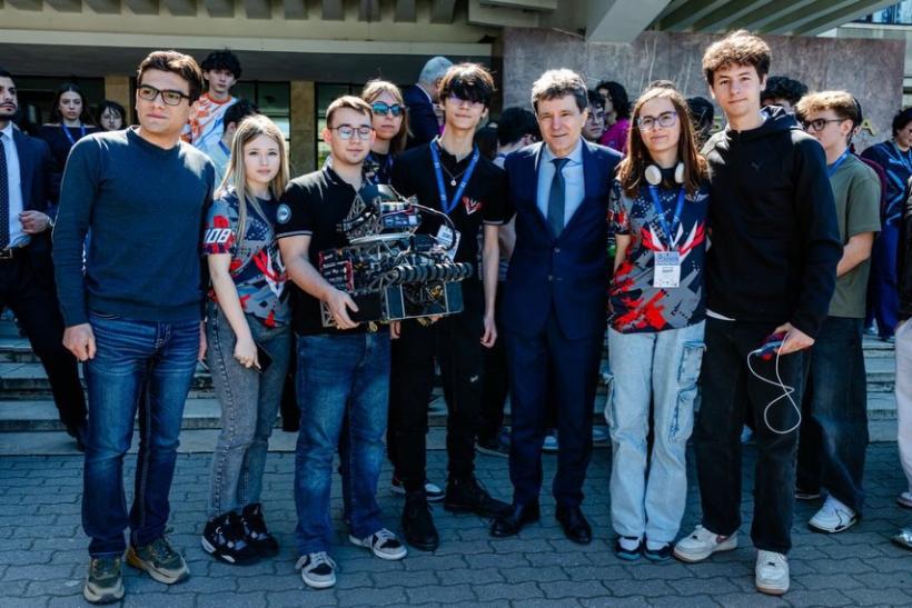 România domină robotica mondială: echipa Velocity din Brăila câștigă titlul suprem la Houston 19006712