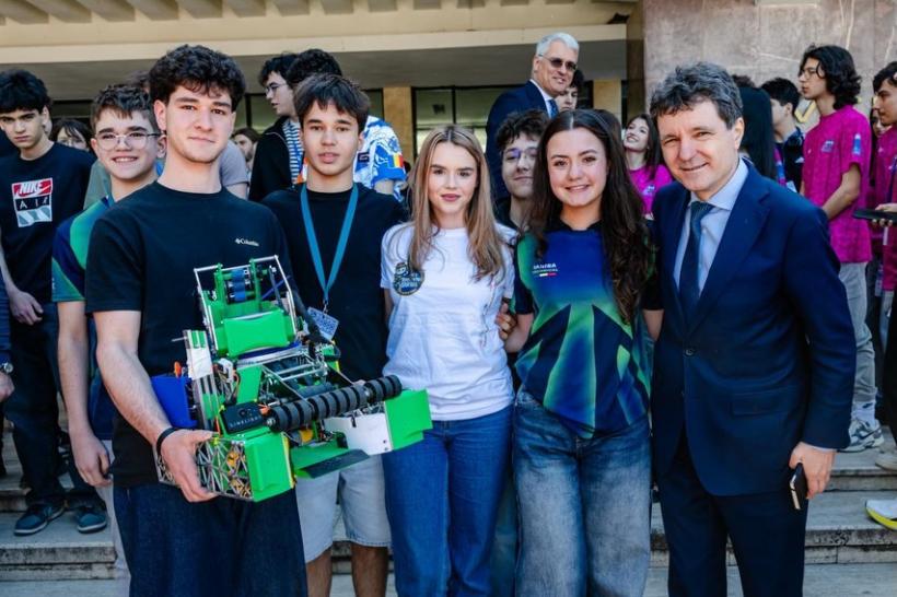 România domină robotica mondială: echipa Velocity din Brăila câștigă titlul suprem la Houston