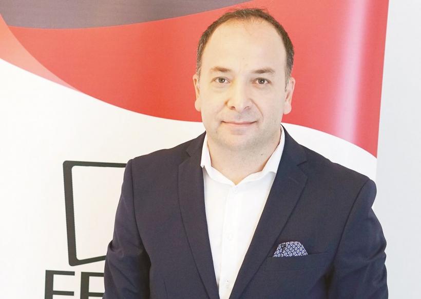 Presiune pe Mugur Isărescu: Economistul Adrian Negrescu cere intervenția BNR pentru stoparea prăbușirii leului