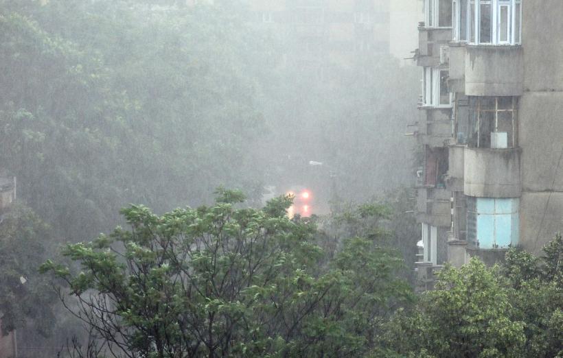 Avertizare METEO imediată de ploi torențiale și vijelii. Iată lista localităților afectate